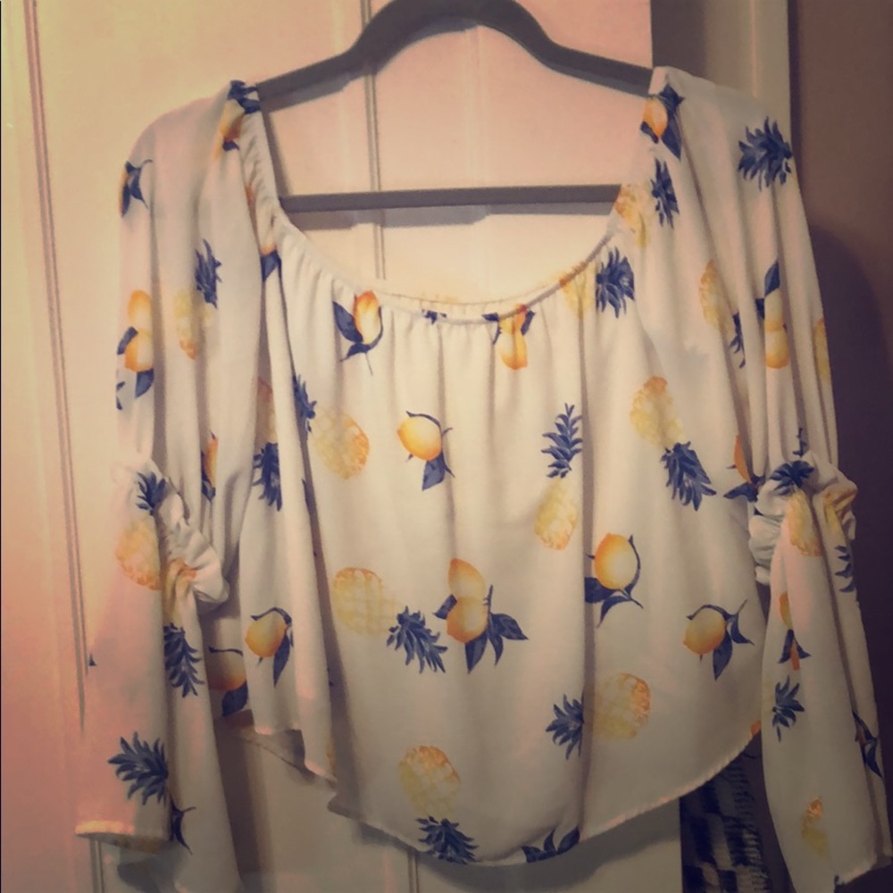 Lemon and pineapple top